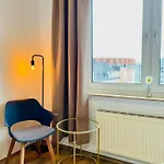 Zentral Gelegenes Und Stilvoll Möbliertes In Nur 5 Minuten Vom Hbf Und City, Ideal Für Pendler Und Messebesucher Duisburg