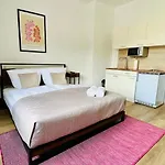 Apartment Zentral Gelegenes Und Stilvoll Möbliertes In Nur 5 Minuten Vom Hbf Und City, Ideal Für Pendler Und Messebesucher