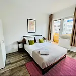 Apartment Zentral Gelegenes Und Stilvoll Möbliertes In Nur 5 Minuten Vom Hbf Und City, Ideal Für Pendler Und Messebesucher *