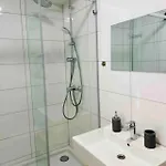 Zentral Gelegenes Und Stilvoll Möbliertes In Nur 5 Minuten Vom Hbf Und City, Ideal Für Pendler Und Messebesucher Apartment Duisburg