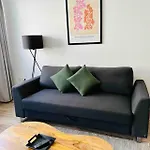 Zentral Gelegenes Und Stilvoll Möbliertes In Nur 5 Minuten Vom Hbf Und City, Ideal Für Pendler Und Messebesucher Apartment