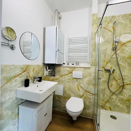Apartment Zentral Gelegenes Und Stilvoll Moebliertes In Nur 5 Minuten Vom Hbf Und City, Ideal Fuer Pendler Und Messebesucher *