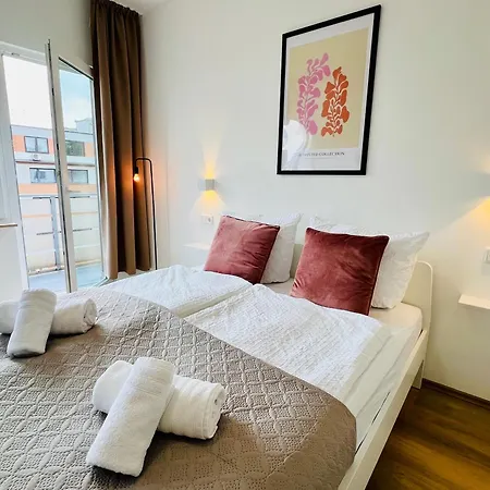 Apartment Zentral Gelegenes Und Stilvoll Moebliertes In Nur 5 Minuten Vom Hbf Und City, Ideal Fuer Pendler Und Messebesucher