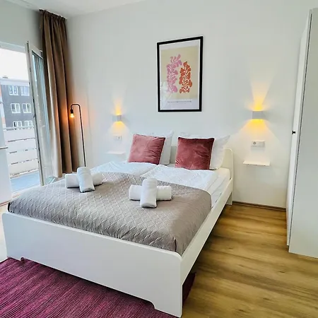 Zentral Gelegenes Und Stilvoll Moebliertes In Nur 5 Minuten Vom Hbf Und City, Ideal Fuer Pendler Und Messebesucher Apartment Duisburg