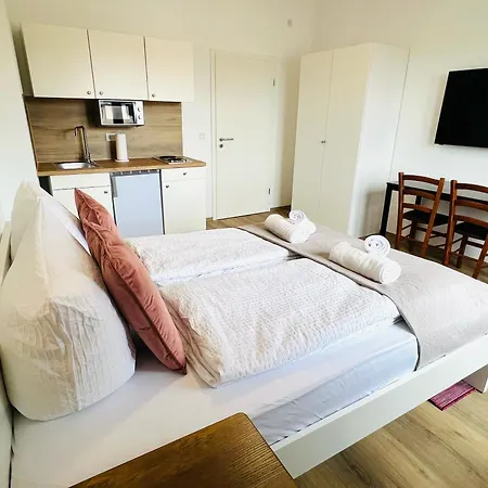 Apartment Zentral Gelegenes Und Stilvoll Moebliertes In Nur 5 Minuten Vom Hbf Und City, Ideal Fuer Pendler Und Messebesucher Duisburg