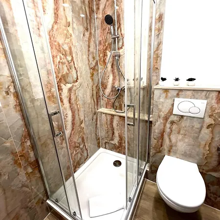 Apartment Zentral Gelegenes Und Stilvoll Moebliertes In Nur 5 Minuten Vom Hbf Und City, Ideal Fuer Pendler Und Messebesucher Duisburg