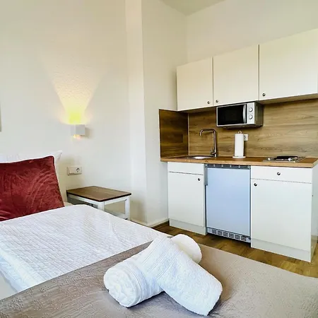 Apartment Zentral Gelegenes Und Stilvoll Moebliertes In Nur 5 Minuten Vom Hbf Und City, Ideal Fuer Pendler Und Messebesucher *