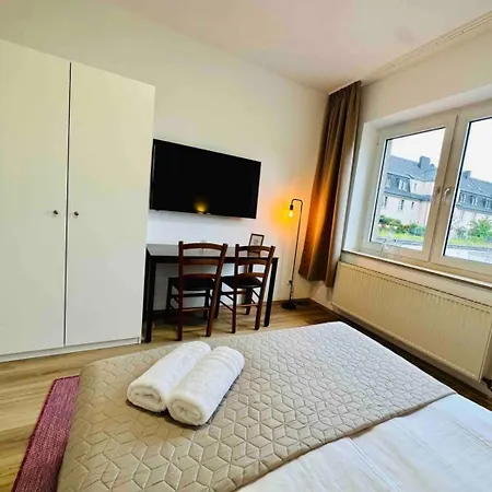 Apartment Zentral Gelegenes Und Stilvoll Moebliertes In Nur 5 Minuten Vom Hbf Und City, Ideal Fuer Pendler Und Messebesucher *