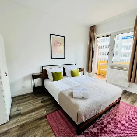 Apartment Zentral Gelegenes Und Stilvoll Moebliertes In Nur 5 Minuten Vom Hbf Und City, Ideal Fuer Pendler Und Messebesucher *