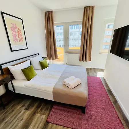 Apartment Zentral Gelegenes Und Stilvoll Moebliertes In Nur 5 Minuten Vom Hbf Und City, Ideal Fuer Pendler Und Messebesucher *