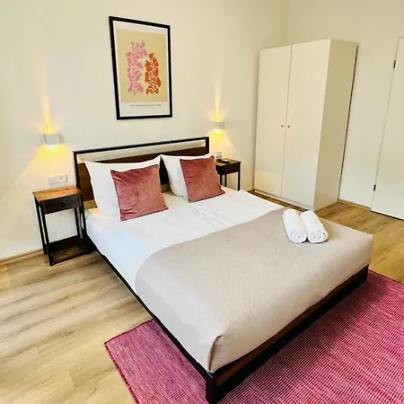 Apartment Zentral Gelegenes Und Stilvoll Moebliertes In Nur 5 Minuten Vom Hbf Und City, Ideal Fuer Pendler Und Messebesucher *