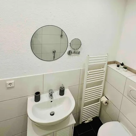 Zentral Gelegenes Und Stilvoll Moebliertes In Nur 5 Minuten Vom Hbf Und City, Ideal Fuer Pendler Und Messebesucher Appartement Duisburg