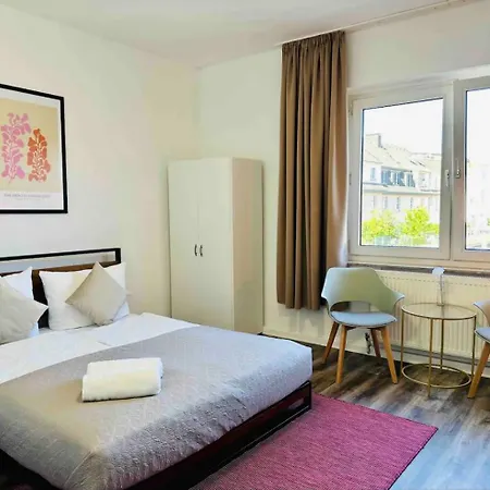 Apartment Zentral Gelegenes Und Stilvoll Moebliertes In Nur 5 Minuten Vom Hbf Und City, Ideal Fuer Pendler Und Messebesucher