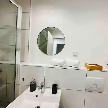Zentral Gelegenes Und Stilvoll Moebliertes In Nur 5 Minuten Vom Hbf Und City, Ideal Fuer Pendler Und Messebesucher Apartment