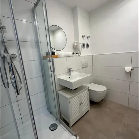 Zentral Gelegenes Und Stilvoll Moebliertes In Nur 5 Minuten Vom Hbf Und City, Ideal Fuer Pendler Und Messebesucher Appartement Duisburg