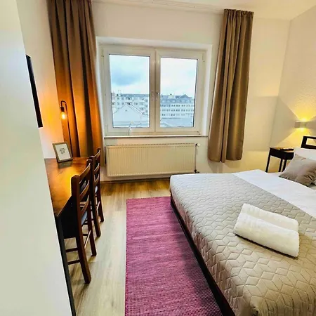 Apartment Zentral Gelegenes Und Stilvoll Moebliertes In Nur 5 Minuten Vom Hbf Und City, Ideal Fuer Pendler Und Messebesucher