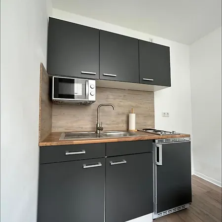 Apartment Zentral Gelegenes Und Stilvoll Moebliertes In Nur 5 Minuten Vom Hbf Und City, Ideal Fuer Pendler Und Messebesucher Duisburg