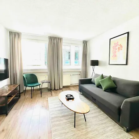 Apartment Zentral Gelegenes Und Stilvoll Moebliertes In Nur 5 Minuten Vom Hbf Und City, Ideal Fuer Pendler Und Messebesucher *
