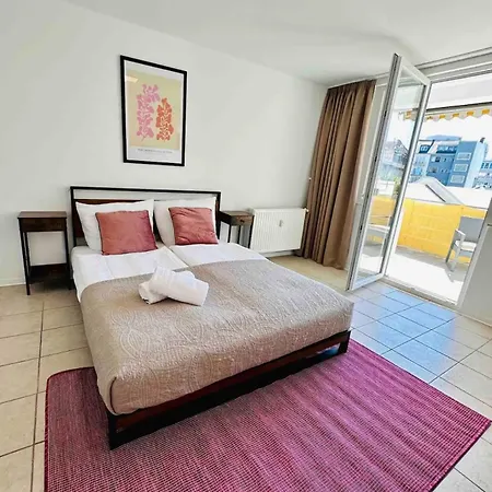 Zentral Gelegenes Und Stilvoll Moebliertes In Nur 5 Minuten Vom Hbf Und City, Ideal Fuer Pendler Und Messebesucher Apartment Duisburg