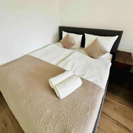 Zentral Gelegenes Und Stilvoll Moebliertes In Nur 5 Minuten Vom Hbf Und City, Ideal Fuer Pendler Und Messebesucher Apartment