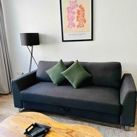 Zentral Gelegenes Und Stilvoll Moebliertes In Nur 5 Minuten Vom Hbf Und City, Ideal Fuer Pendler Und Messebesucher Apartment