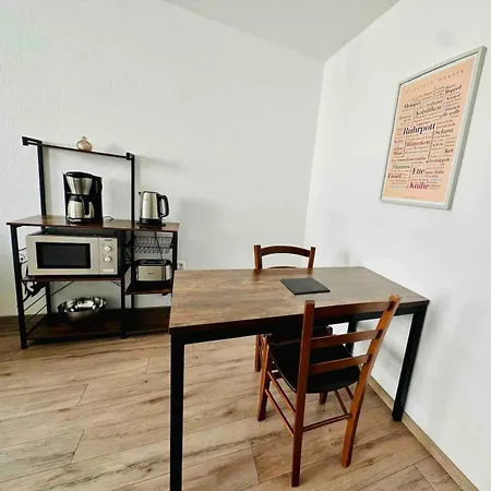 Zentral Gelegenes Und Stilvoll Möbliertes In Nur 5 Minuten Vom Hbf Und City, Ideal Für Pendler Und Messebesucher Apartment *