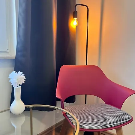 Zentral Gelegenes Und Stilvoll Moebliertes In Nur 5 Minuten Vom Hbf Und City, Ideal Fuer Pendler Und Messebesucher Apartment *