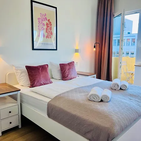 Zentral Gelegenes Und Stilvoll Möbliertes In Nur 5 Minuten Vom Hbf Und City, Ideal Für Pendler Und Messebesucher Apartment