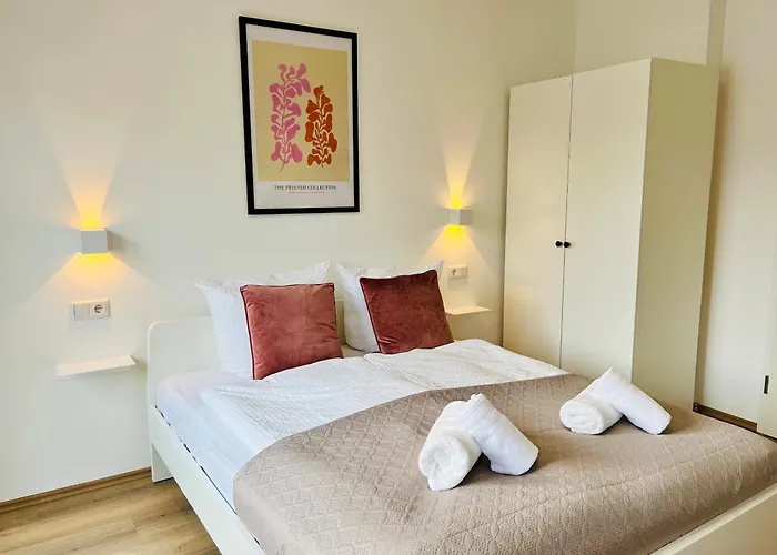 Zentral Gelegenes Und Stilvoll Möbliertes In Nur 5 Minuten Vom Hbf Und City, Ideal Für Pendler Und Messebesucher