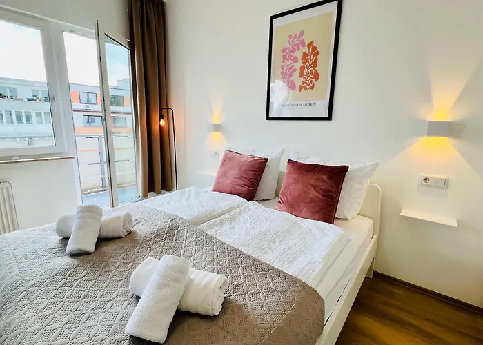 Apartment Zentral Gelegenes Und Stilvoll Möbliertes In Nur 5 Minuten Vom Hbf Und City, Ideal Für Pendler Und Messebesucher