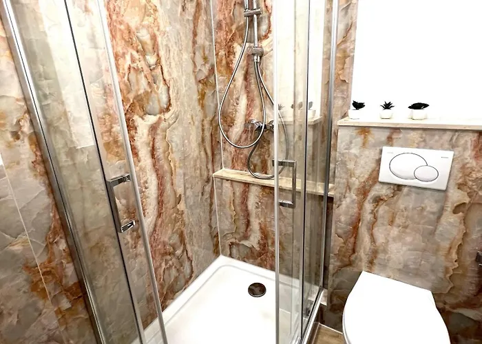 Apartment Zentral Gelegenes Und Stilvoll Möbliertes In Nur 5 Minuten Vom Hbf Und City, Ideal Für Pendler Und Messebesucher Duisburg