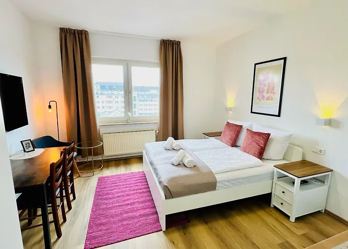 Apartment Zentral Gelegenes Und Stilvoll Möbliertes In Nur 5 Minuten Vom Hbf Und City, Ideal Für Pendler Und Messebesucher Duisburg