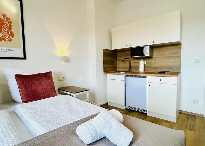 Apartment Zentral Gelegenes Und Stilvoll Möbliertes In Nur 5 Minuten Vom Hbf Und City, Ideal Für Pendler Und Messebesucher *