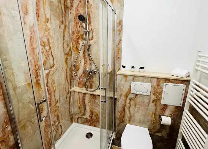 Zentral Gelegenes Und Stilvoll Möbliertes In Nur 5 Minuten Vom Hbf Und City, Ideal Für Pendler Und Messebesucher Apartment