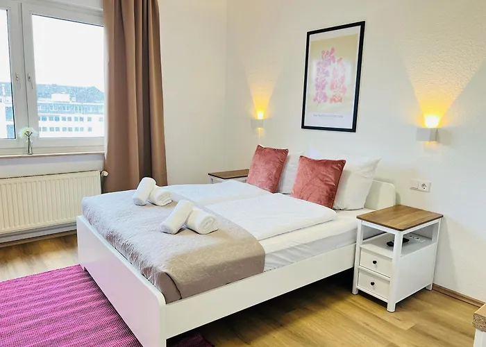 Zentral Gelegenes Und Stilvoll Möbliertes In Nur 5 Minuten Vom Hbf Und City, Ideal Für Pendler Und Messebesucher