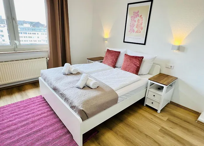 Zentral Gelegenes Und Stilvoll Möbliertes In Nur 5 Minuten Vom Hbf Und City, Ideal Für Pendler Und Messebesucher Apartment