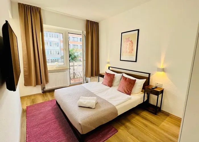 Zentral Gelegenes Und Stilvoll Möbliertes In Nur 5 Minuten Vom Hbf Und City, Ideal Für Pendler Und Messebesucher