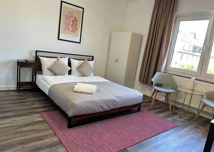 Zentral Gelegenes Und Stilvoll Möbliertes In Nur 5 Minuten Vom Hbf Und City, Ideal Für Pendler Und Messebesucher Apartment *