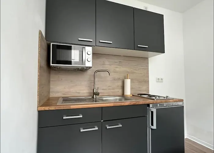 Apartment Zentral Gelegenes Und Stilvoll Möbliertes In Nur 5 Minuten Vom Hbf Und City, Ideal Für Pendler Und Messebesucher Duisburg