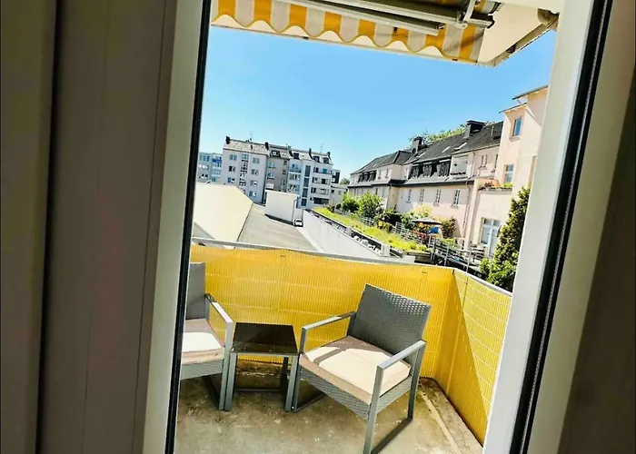 Apartment Zentral Gelegenes Und Stilvoll Möbliertes In Nur 5 Minuten Vom Hbf Und City, Ideal Für Pendler Und Messebesucher