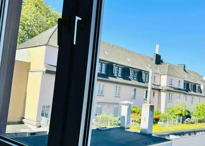 Zentral Gelegenes Und Stilvoll Möbliertes In Nur 5 Minuten Vom Hbf Und City, Ideal Für Pendler Und Messebesucher Apartment *