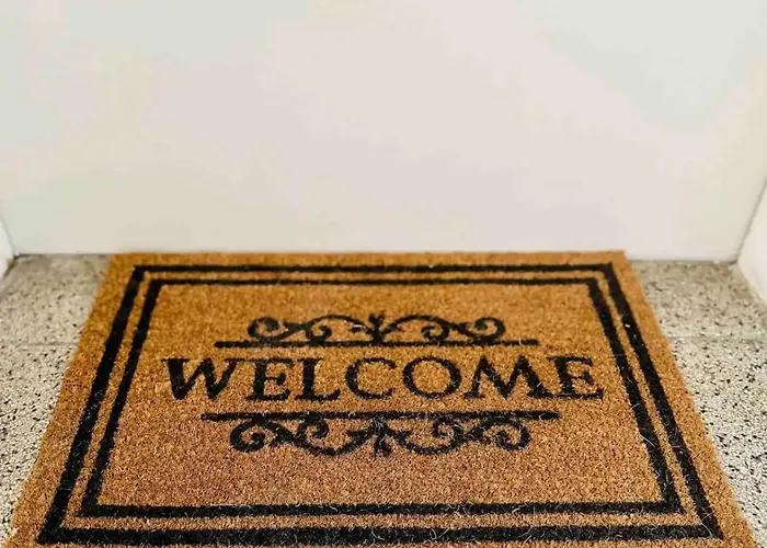 Zentral Gelegenes Und Stilvoll Möbliertes In Nur 5 Minuten Vom Hbf Und City, Ideal Für Pendler Und Messebesucher * Duisburg