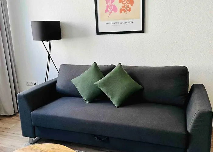 Zentral Gelegenes Und Stilvoll Möbliertes In Nur 5 Minuten Vom Hbf Und City, Ideal Für Pendler Und Messebesucher Apartment