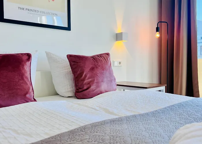 Zentral Gelegenes Und Stilvoll Möbliertes In Nur 5 Minuten Vom Hbf Und City, Ideal Für Pendler Und Messebesucher Duisburg