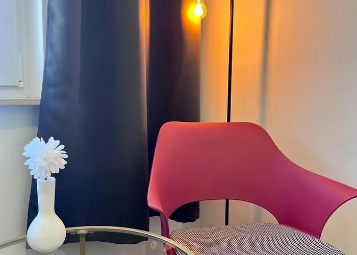 Zentral Gelegenes Und Stilvoll Möbliertes In Nur 5 Minuten Vom Hbf Und City, Ideal Für Pendler Und Messebesucher Apartment *