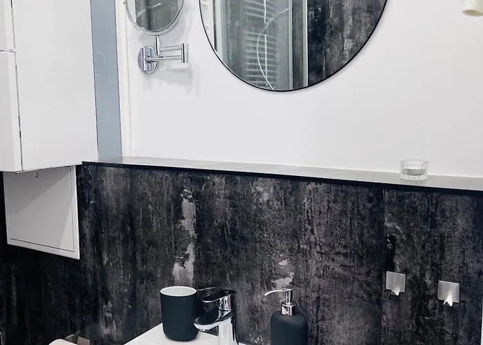 Zentral Gelegenes Und Stilvoll Möbliertes In Nur 5 Minuten Vom Hbf Und City, Ideal Für Pendler Und Messebesucher Apartment Duisburg